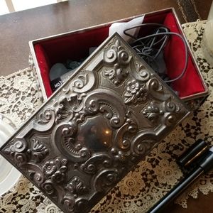 🦋 Heavy pewter antique red felt lined jewelry box